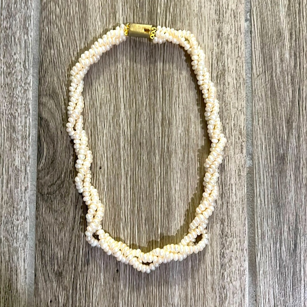 Imitation freshwaterer pearl twist necklace